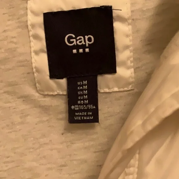 Gap hooded puffer vest - Picture 2 of 4